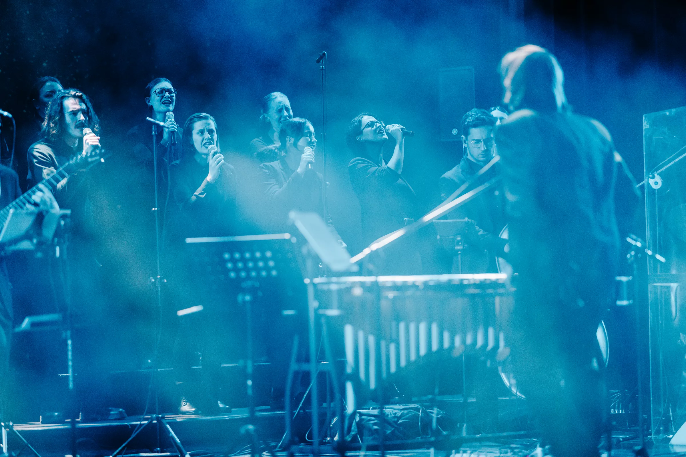 Dyrygentka prowadząca chór 4GOSPEL